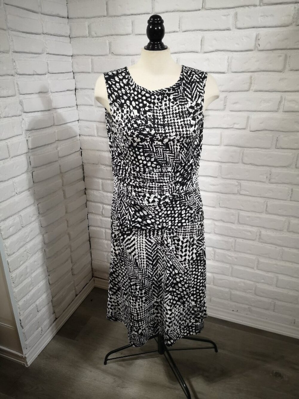Jessica Ladies Size 16 Black & White Print Sleeveless Made in Canada Dress